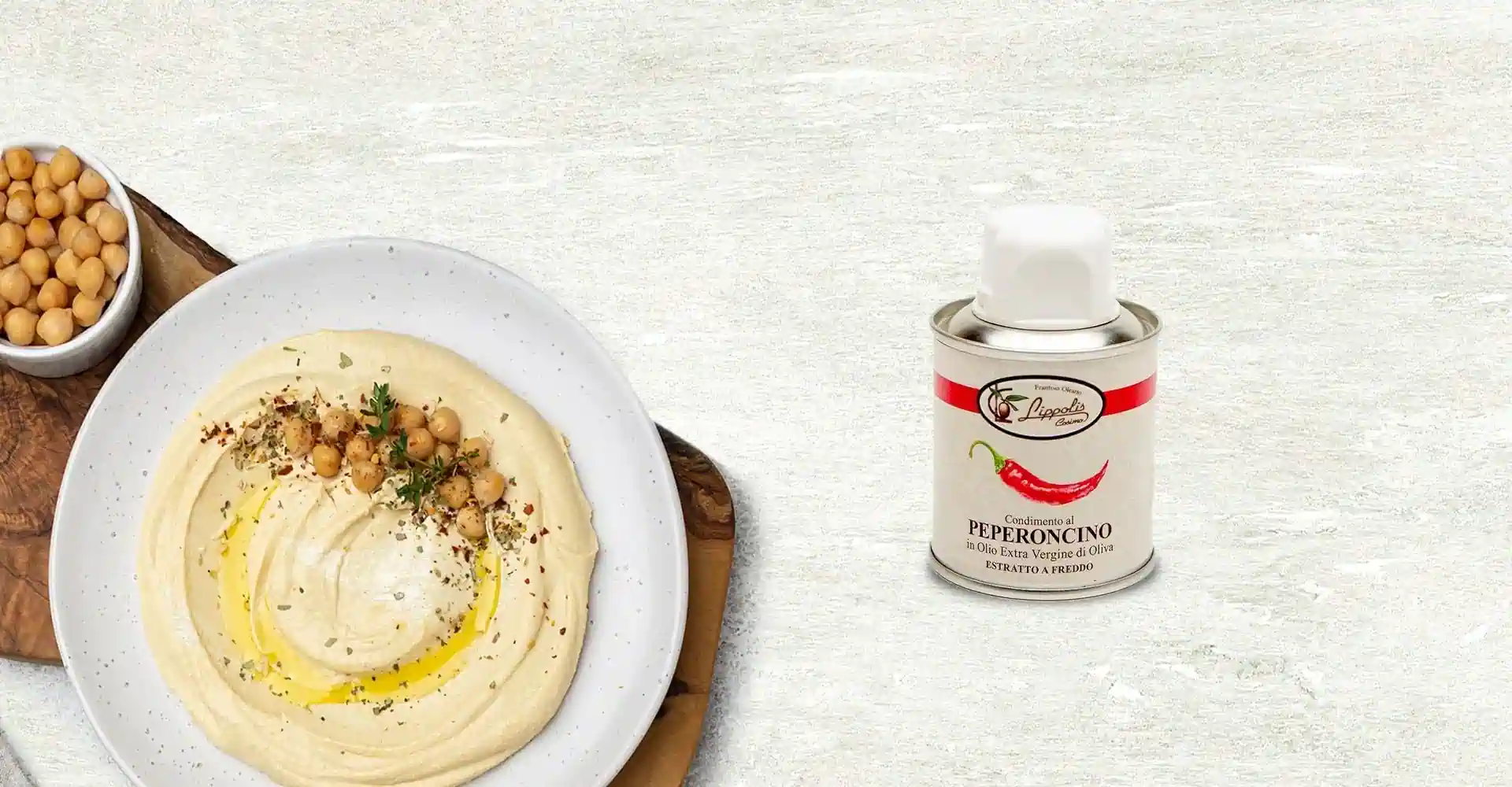 Condimento al peperoncino del Frantoio Lippolis con hummus